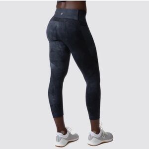 Born Primitive Eccentric Leggings (Size Small, Color Obsidian)